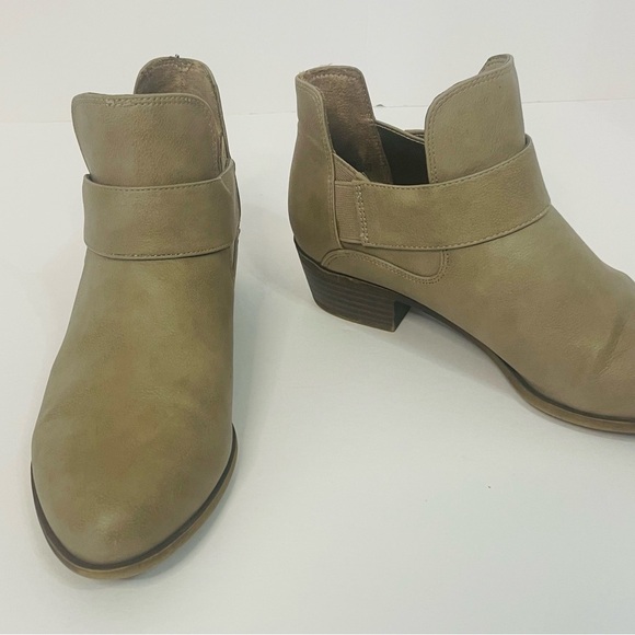 Life Stride Women's Beige Ankle Boots - Picture 1 of 5